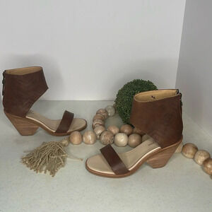 Kookaburra By Ugg Womens 6 brownLeather Cuffed Sandal